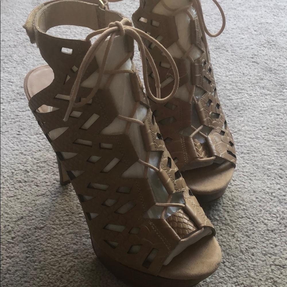 Guess Gwodell leather heel